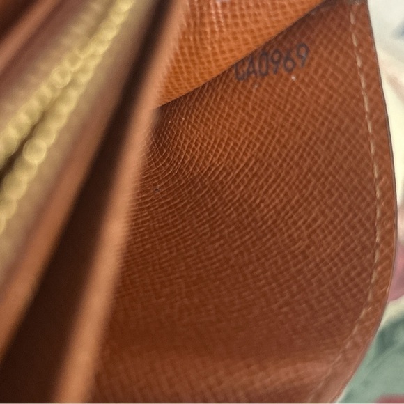 Louis Vuitton | Monogram Porte Monnaie Zip Bifold Wallet - Picture 7 of 14